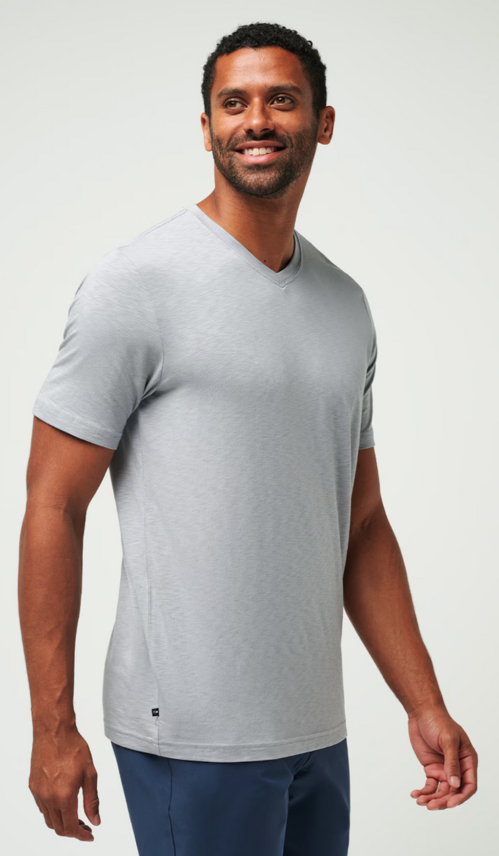 TRAVIS MATHEW CLOUD TEE T-SHIRT - SLEET